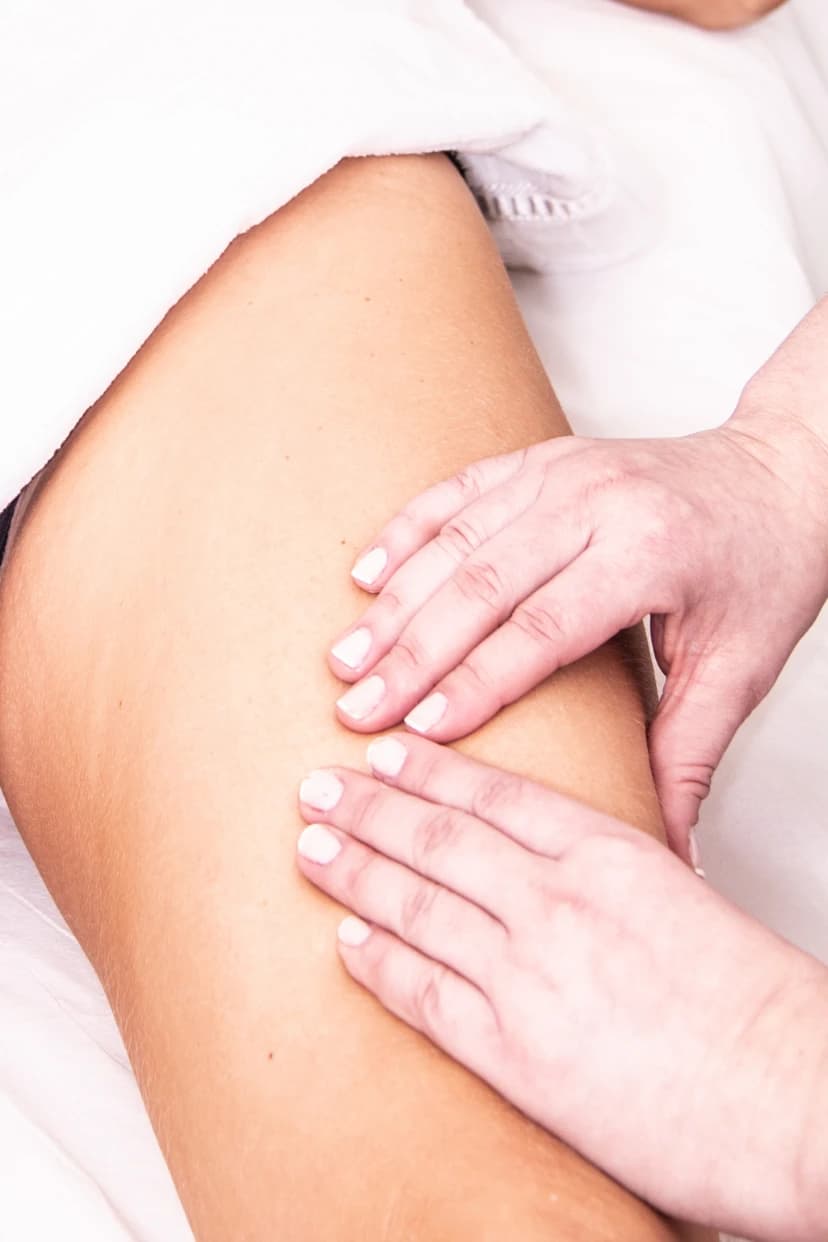 Lymphdrainage am Oberschenkel - Sanfte manuelle Behandlung zur Entstauung